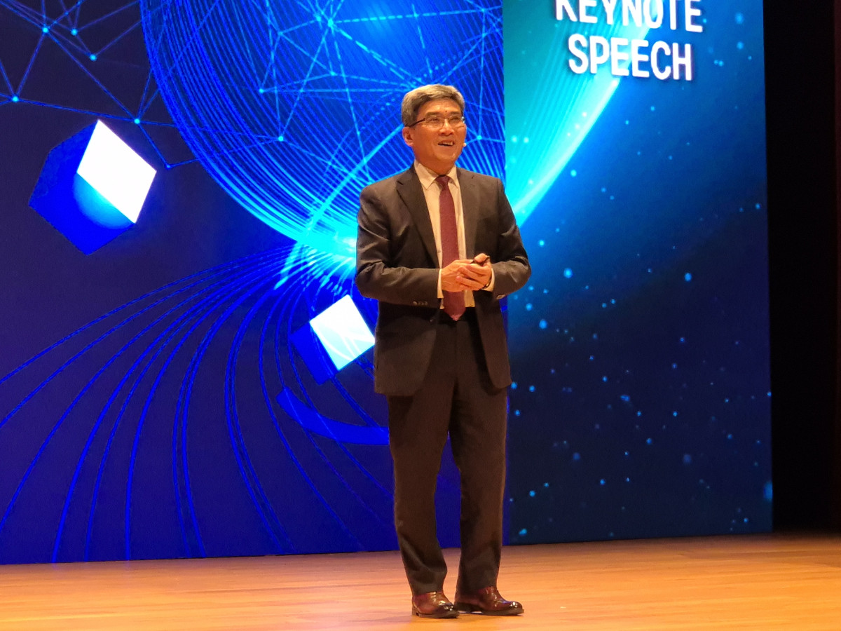 ▲송재혁 삼성전자 최고기술책임자(CTO) 사장이 22일 서울 강남구 코엑스에서 열린 ‘반도체대전(SEDEX) 2025’ 기조연설에서 발언하고 있다. (박민웅 기자 pmw7001@)