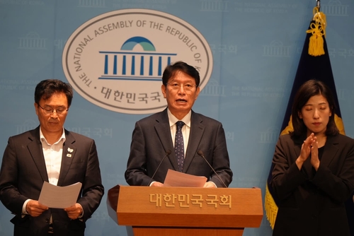 ▲광주 지역구 국회의원들 "광주 AI 시범도시 공약 이행" 촉구 기자회견. (사진제공=더불어민주당 조인철 의원실 )