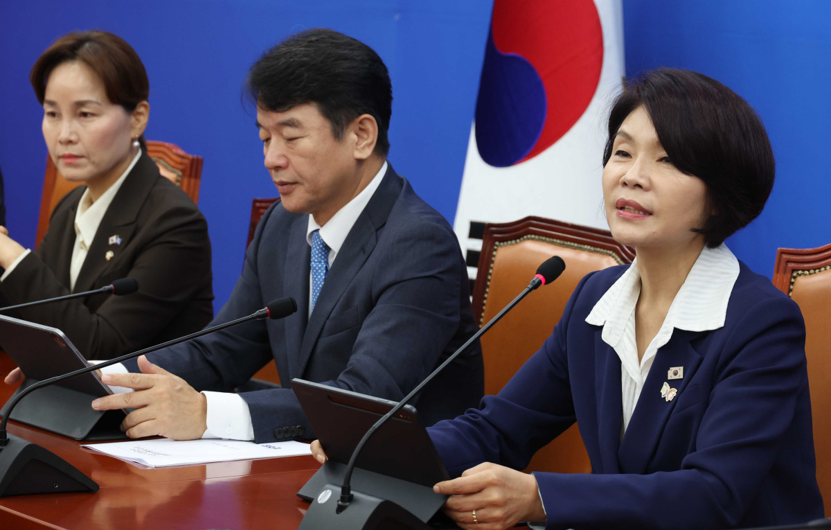 ▲한정애 더불어민주당 정책위의장이 23일 오전 서울 여의도 국회에서 열린 국정감사대책회의에서 발언을 하고 있다. (사진=뉴시스)