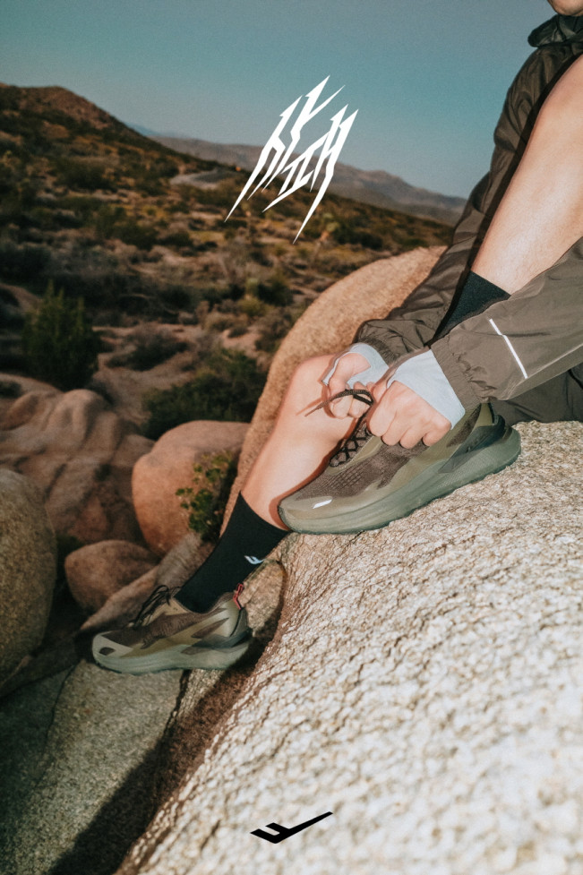 ▲프로-스펙스가 산악 지형을 비롯한 다양한 트레일 환경에서 안정적인 접지력을 제공하는 트레일 러닝화 ‘사패 2’를 새롭게 내놨다. (사진제공=프로-스펙스)