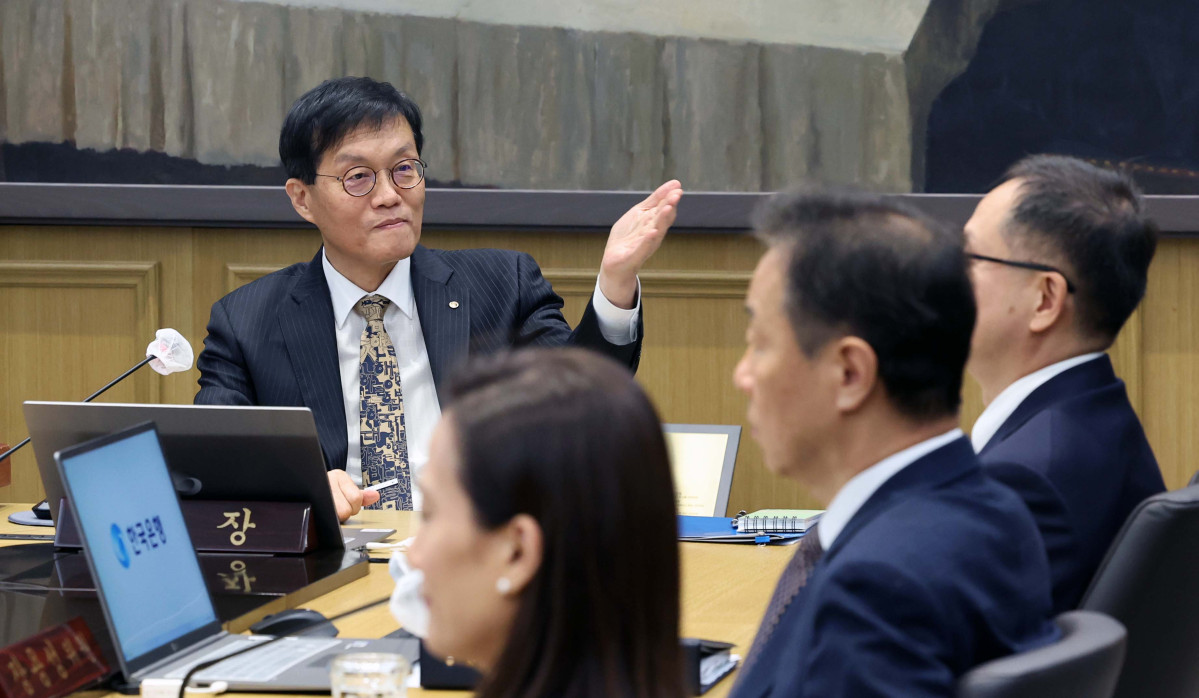 ▲이창용 한국은행 총재가 23일 서울 중구 한국은행 본관에서 열린 금융통화위원회 본회의를 주재하고 있다. 사진공동취재단