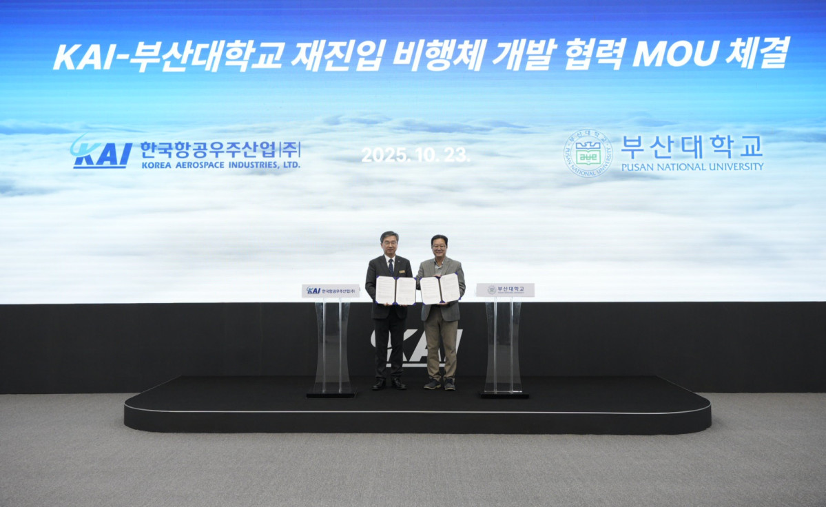 ▲김지홍 KAI 전무, 이대우 부산대 교수 (KAI)