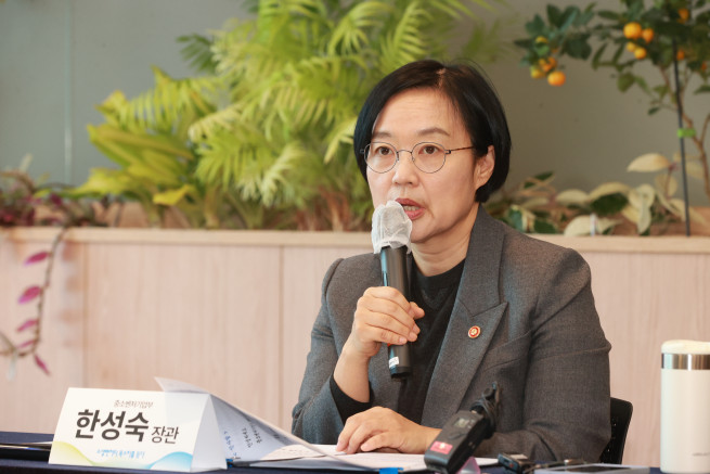 ▲한성숙 중소벤처기업부 장관이 23일 서울 성동구 KT&G 상상플래닛에서 열린 '소셜벤처 활성화 간담회'에서 인사말을 하고 있다. (사진제공=중소벤처기업부)
