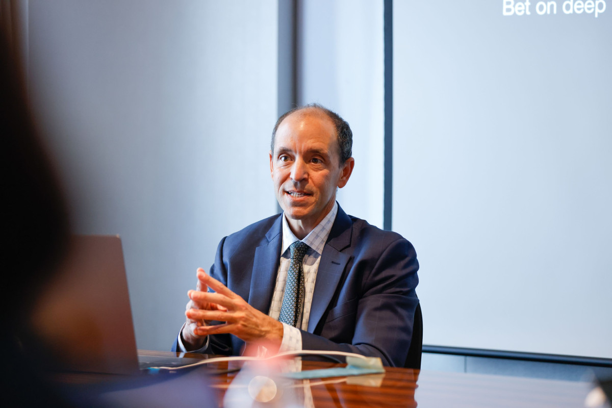 ▲크리스 리헤인 오픈AI 글로벌 대외협력 최고 책임자(CGAO)가 서울 중구에서 열린 미디어테이블에서 오픈AI의 한국 협력 방안에 대해 설명하고 있다. (사지제공=오픈AI)