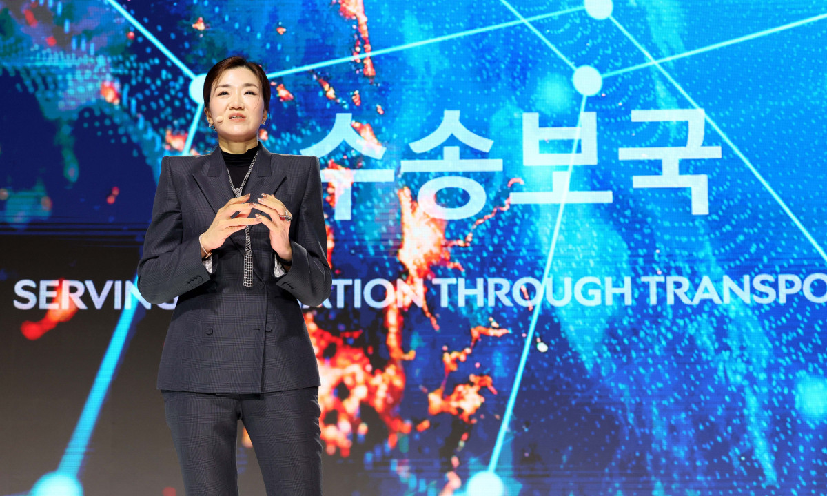 ▲조현민 한진 사장이 23일 서울 용산구 그랜드하얏트호텔에서 열린 ‘한진그룹 80주년 기념행사 매체 설명회’에서 한진그룹 미래전략 및 NEW CI를 브리핑하고 있다. 신태현 기자 holjjak@