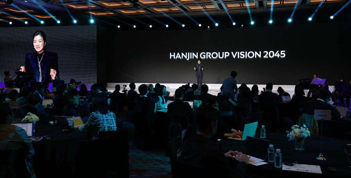 ▲조현민 한진 사장이 23일 서울 용산구 그랜드하얏트호텔에서 열린 ‘한진그룹 80주년 기념행사 매체 설명회’에서 한진그룹 미래전략 및 NEW CI를 브리핑하고 있다. 신태현 기자 holjjak@