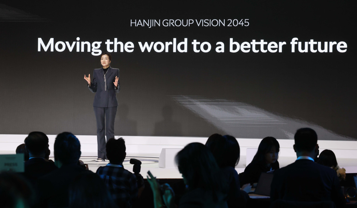 ▲조현민 한진 사장이 23일 서울 용산구 그랜드하얏트호텔에서 열린 ‘한진그룹 80주년 기념행사 매체 설명회’에서 한진그룹 미래전략 및 NEW CI를 브리핑하고 있다. 신태현 기자 holjjak@