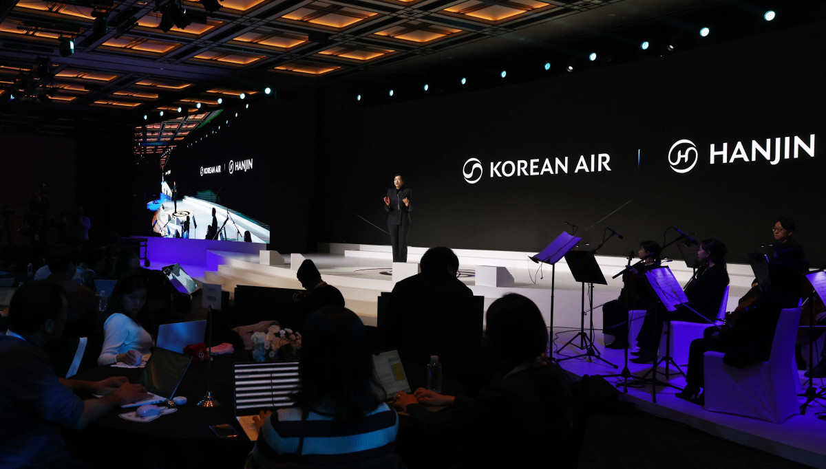 ▲조현민 한진 사장이 23일 서울 용산구 그랜드하얏트호텔에서 열린 ‘한진그룹 80주년 기념행사 매체 설명회’에서 한진그룹 미래전략 및 NEW CI를 브리핑하고 있다. 신태현 기자 holjjak@