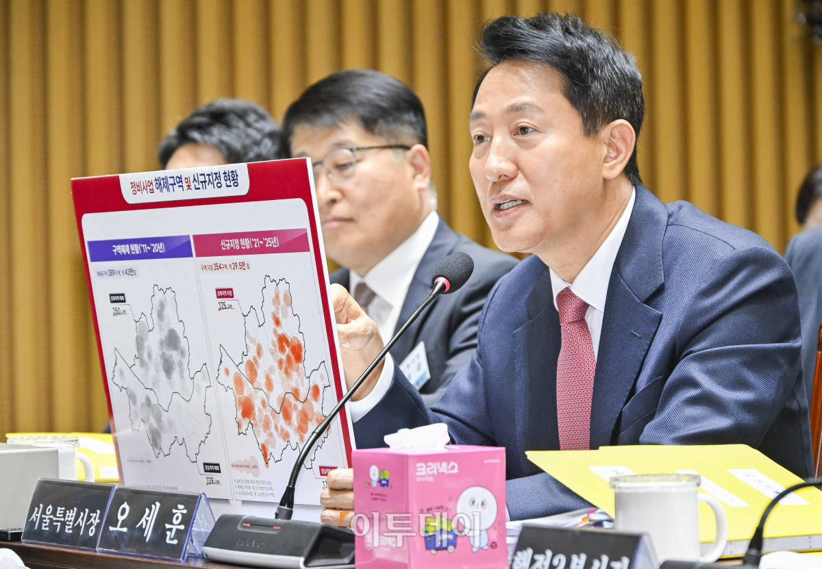 ▲오세훈 서울시장이 23일 서울 중구 서울시청에서 열린 2025년 국회 행정안전위원회 국정감사에서 의원 질의에 답변을 하고 있다. 조현호 기자 hyunho@