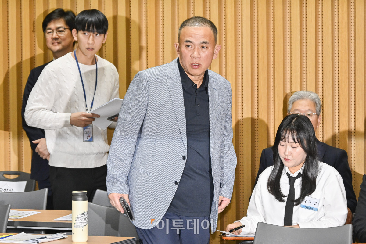 ▲'정치 브로커' 명태균 씨가 23일 서울 중구 서울시청에서 열린 2025년 국회 행정안전위원회 국정감사에 참석하고 있다. 조현호 기자 hyunho@