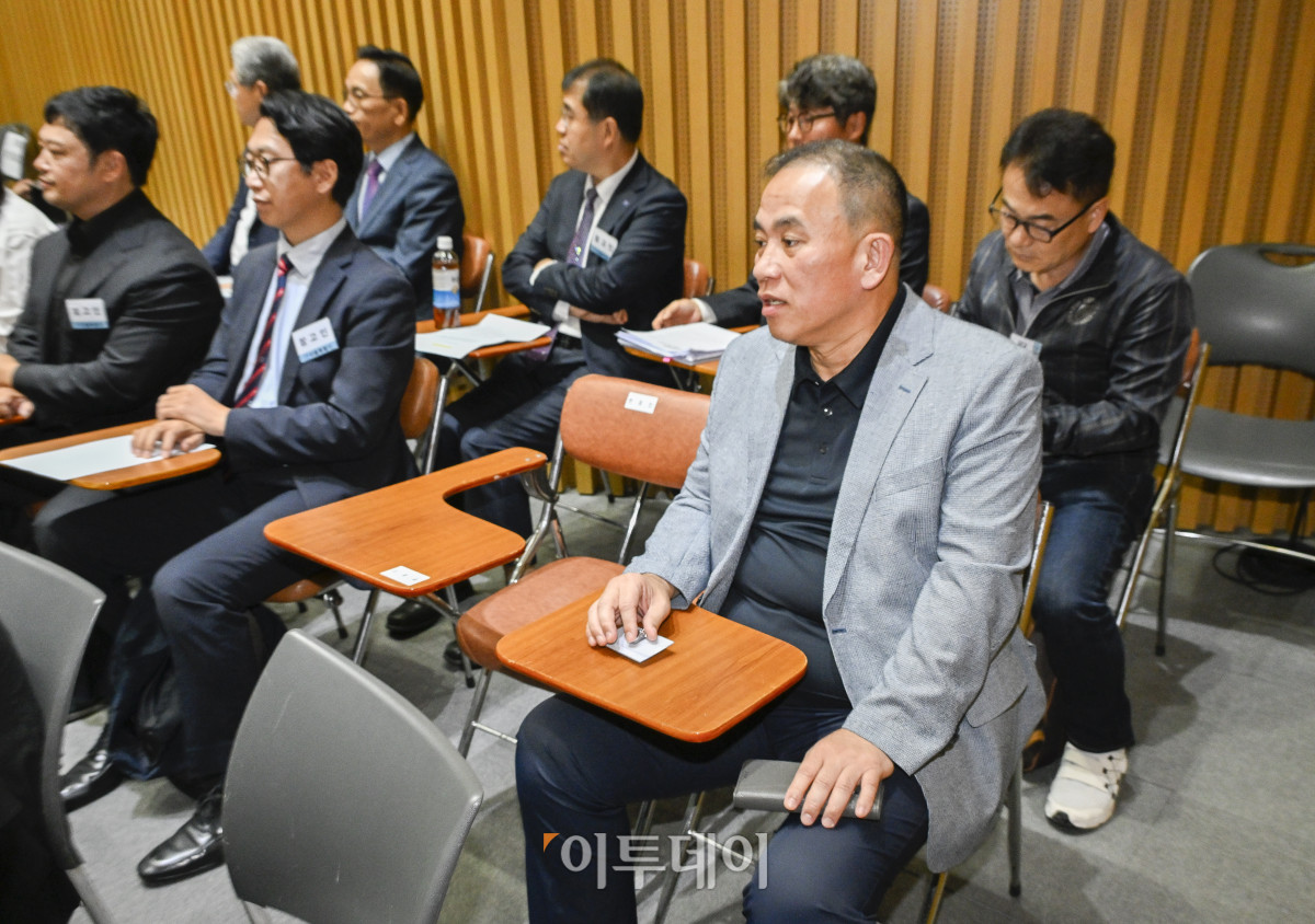 ▲'정치 브로커' 명태균 씨가 23일 서울 중구 서울시청에서 열린 2025년 국회 행정안전위원회 국정감사에 참석해 있다. 조현호 기자 hyunho@