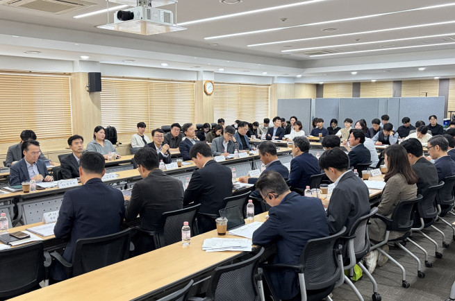 ▲ 23일 LH 서울지역본부에서 ‘도심 내 신속한 주택공급을 위한 점검회의(Kick-off)’가 진행되고 있다. (사진제공=한국토지주택공사)