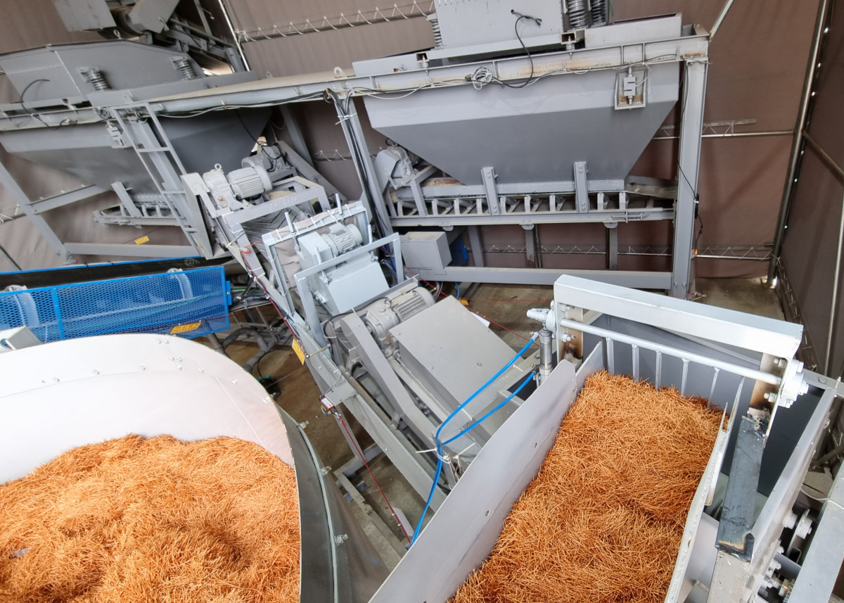 ▲PET 섬유복합체 혼합 과정 및 숏크리트 시공 모습.  (사진제공=DL건설)