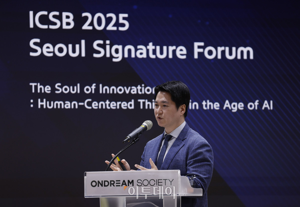 ▲노태우 한양대 교수가 24일 서울 중구 온드림소사이어티에서 열린 ICSB 2025 서울 시그니처 포럼 한국이해관계자경영학회 세션에서 '이해관계자 경영 관점에서 본 기업혁신 - 교보생명 사례'를 주제로 발표를 하고 있다. 조현호 기자 hyunho@