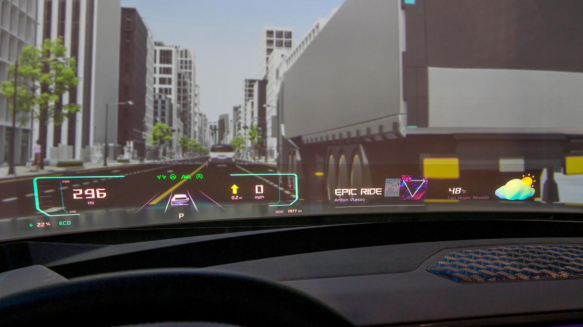 ▲2025 CES에서 공개된 현대모비스 홀로그램 윈드쉴드 투명디스플레이. (사진=현대모비스)