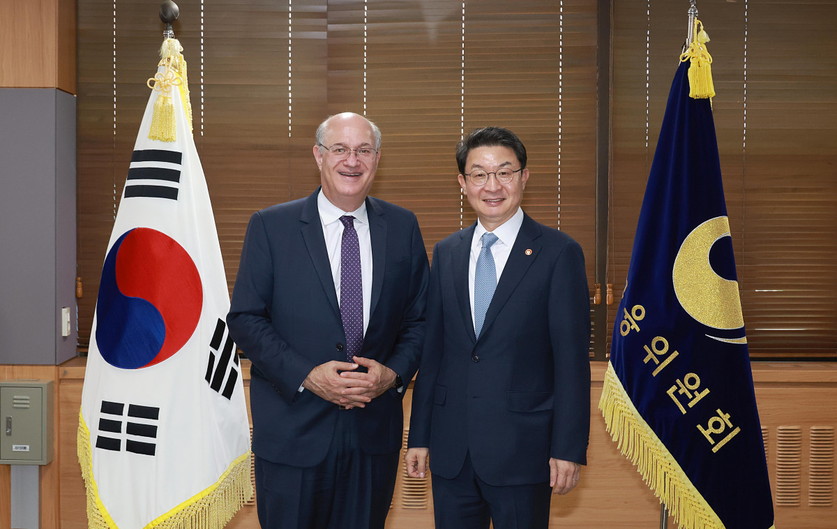금융위원회와 협력