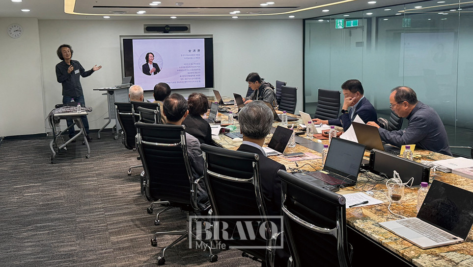 ▲‘인생사랑’ 교육에 참여한 시니어들의 모습.