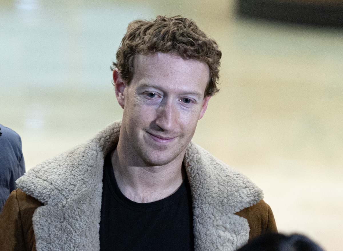 ▲마크 저커버그 메타 최고경영자(CEO)가 2024년 2월  27일 오후 서울 강서구 서울김포비즈니스항공센터를 통해 입국하고 있다. (뉴시스)