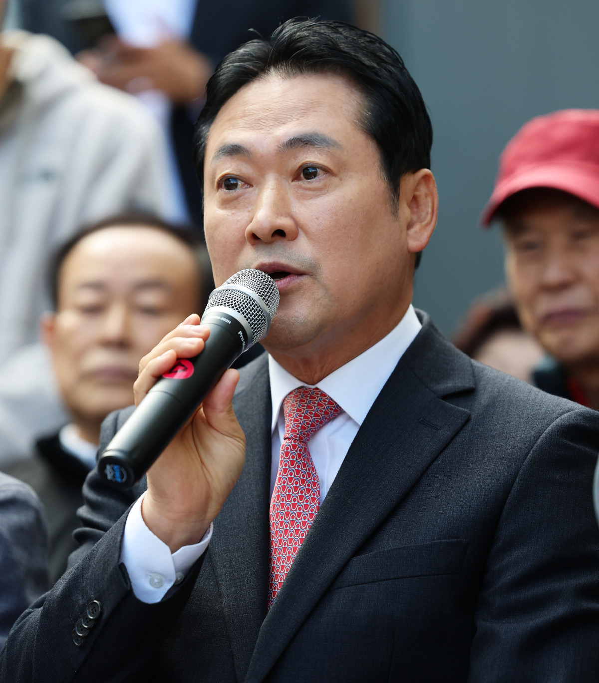 ▲국민의힘 장동혁 대표가 24일 서울 노원구 상계5 재정비촉진구역에서 열린 국민의힘-서울특별시 부동산 대책 현장 회의에서 발언하고 있다. 2025.10.24  (연합뉴스)