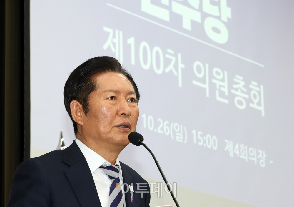 ▲정청래 더불어민주당 대표가 26일 서울 여의도 국회에서 열린 의원총회에서 발언을 하고 있다. 고이란 기자 photoeran@