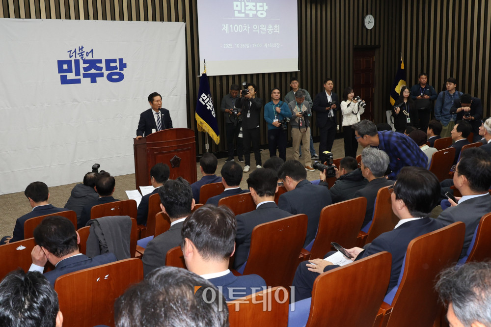 ▲정청래 더불어민주당 대표가 26일 서울 여의도 국회에서 열린 의원총회에서 발언을 하고 있다. 고이란 기자 photoeran@