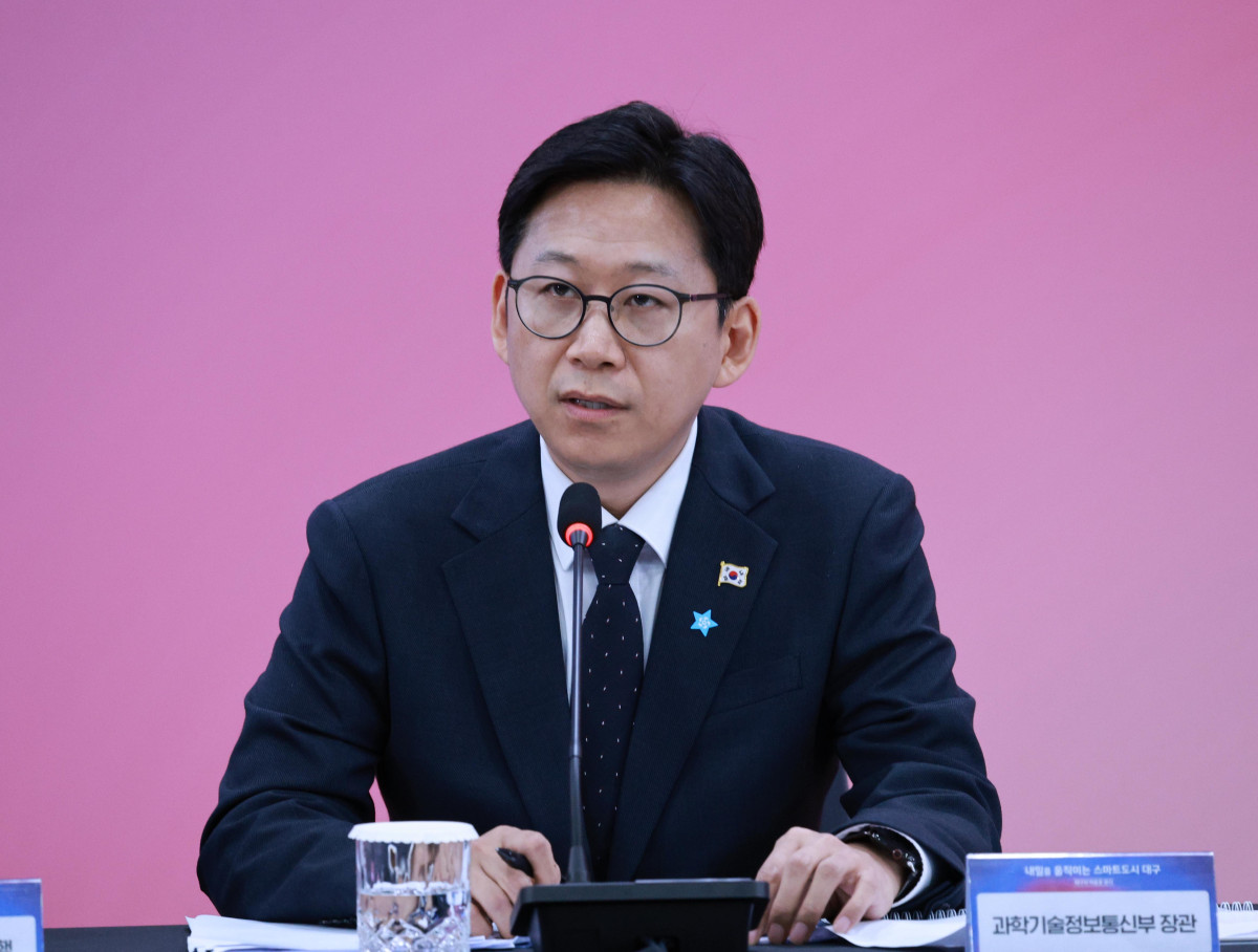 ▲배경훈 부총리 겸 과학기술정보통신부 장관이 24일 대구광역시 북구 엑스코에서 열린 '대구의 마음을 듣다' 타운홀 미팅에서 발언하고 있다. (뉴시스)