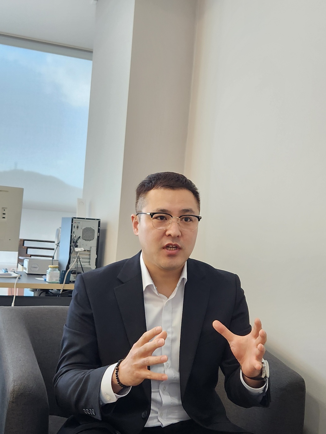 ▲인터뷰에 응하고 있는 한국휴먼케어 김민주대표  (사진제공=한국휴먼케어)