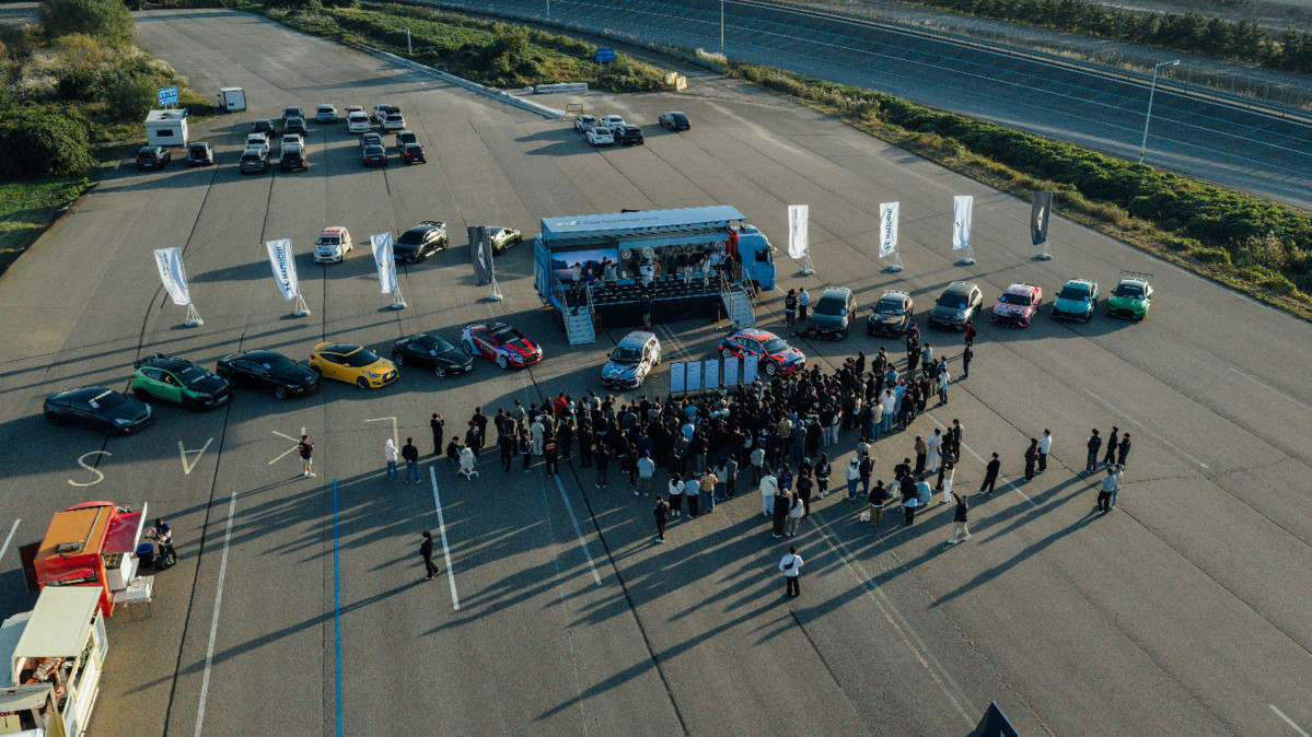 ▲인플루언서의 구독자들이 직접 보유한 개성 넘치는 현대차를 전시하고 최고의 차량을 뽑는 ‘마이 현대 콘테스트’를 진행하고 있는 모습 (사진=현대차)