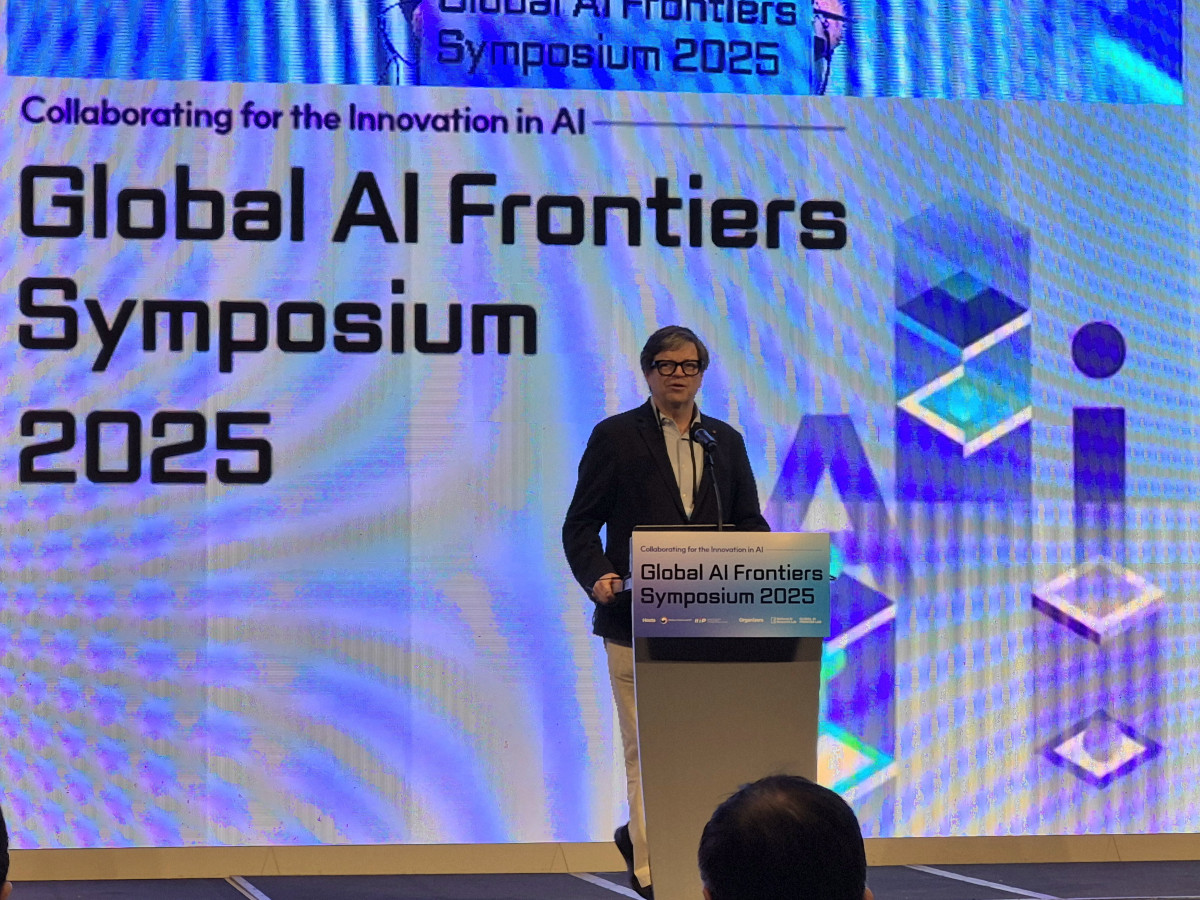 ▲27일 서울 용산 드래곤시티에서 열린 'AI 프론티어 국제 심포지엄 2025'에서 얀 르쿤 교수가 기조연설하고 있다. yeonjin@ (김연진)