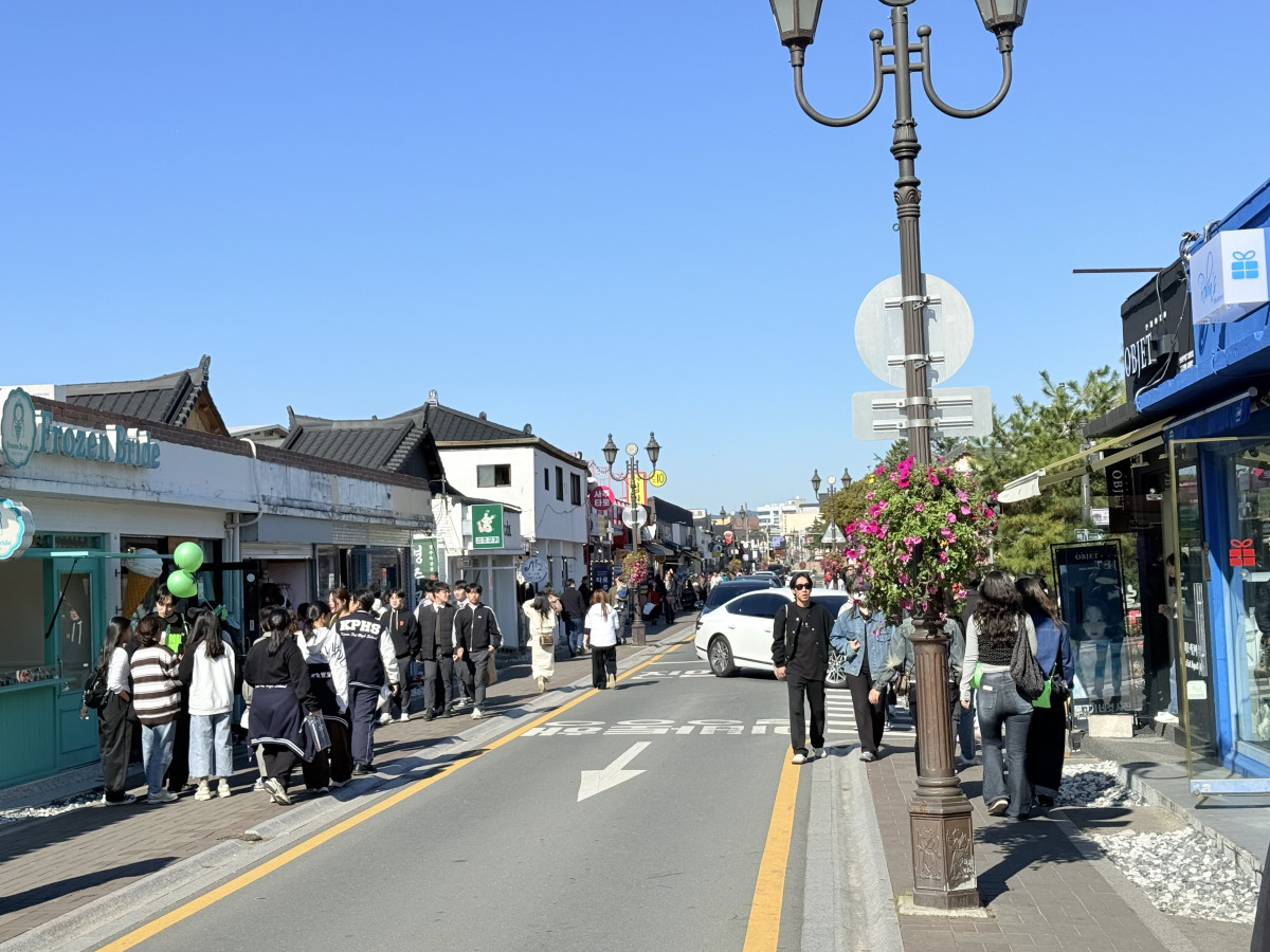 ▲경주 황리단길을 찾은 사람들.  (조아라 기자 abc@)