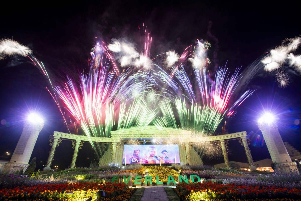 ▲에버랜드_포시즌스가든에서 펼쳐지는 케이팝 데몬 헌터스 싱어롱 불꽃쇼 현장 (사진제공=삼성물산 리조트부문)