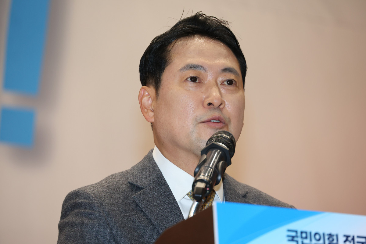 ▲27일 서울 여의도 국회 의원회관에서 열린 국민의힘 전국 광역의원 및 강원도 기초의원 연수에서 국민의힘 장동혁 대표가 격려사를 하고 있다. 2025.10.27 (연합뉴스)