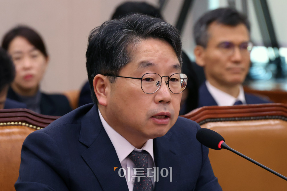 ▲노만석 검찰총장 직무대행이 27일 서울 여의도 국회 법제사법위원회에서 열린 국정감사에서 의원 질의에 답하고 있다. 고이란 기자 photoeran@