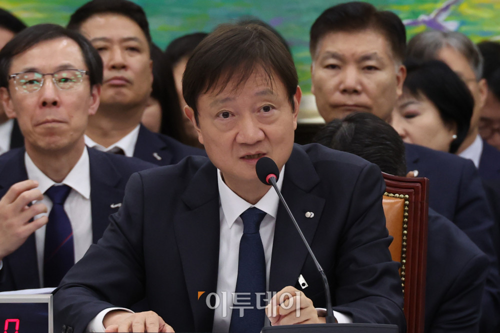 ▲이찬진 금융감독원장이 27일 서울 여의도 국회에서 정무위원회에서 열린 종합감사에서 의원 질의에 답하고 있다. 고이란 기자 photoeran@