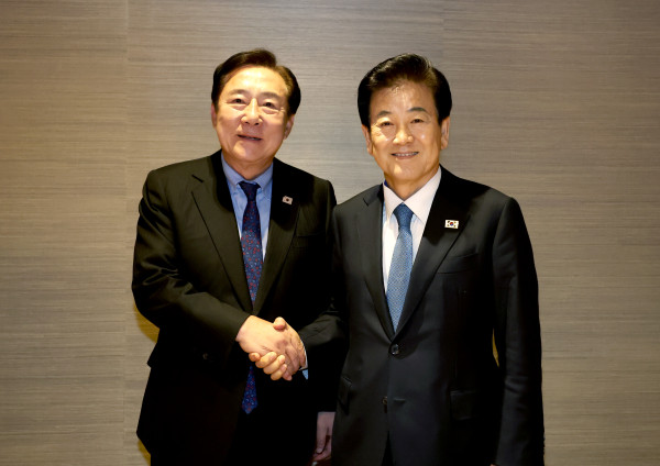 ▲김기문 중소기업중앙회 회장은 27일 서머셋팰리스 서울에서 정동영 통일부 장관 및 역대 개성공단기업협회장들과 간담회를 개최했다. (사진제공=중소기업중앙회 )