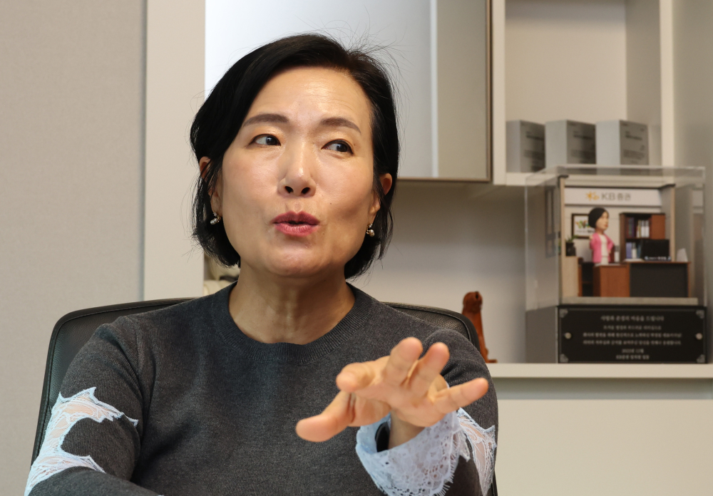 ▲박정림 전 KB증권 대표이사가 23일 서울 여의도에 위치한 사무실에서 이투데이와 인터뷰를 하고 있다.  (사진=고이란 기자 photoeran@)
