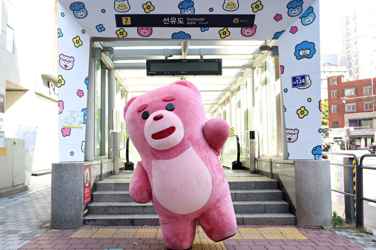 ▲롯데홈쇼핑은 이달 21일부터 본사가 위치한 서울 영등포구 선유도역을 자체 캐릭터 '벨리곰' 디자인으로 래핑하고 시민들이 즐길 수 있는 포토존을 조성한다. (사진제공=롯데홈쇼핑)