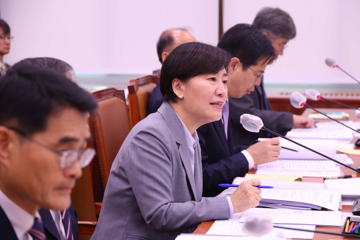 ▲송미령 농림축산식품부 장관이 14일 서울 여의도 국회 농림축산식품해양수산위에서 열린 농림축산식품부 등에 대한 국정감사에서 의원의 질의에 답변하고 있다. (뉴시스)