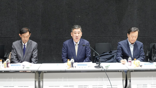 ▲중소기업 옴부즈만과 강원도는 28일 오전 10시 원주시 원주미래산업진흥원에서 강원 지역 중소기업‧소상공인 관련 규제 개선을 위한 합동간담회를 개최했다. (사진제공=중소기업 옴부즈만 )