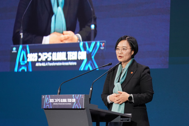 ▲한성숙 중소벤처기업부 장관이 28일 서울 광진구 워커힐호텔에서 열린 '글로벌 초격차 테크 컨퍼런스 개막식'에서 축사를 하고 있다. (사진제공=중소벤처기업부)