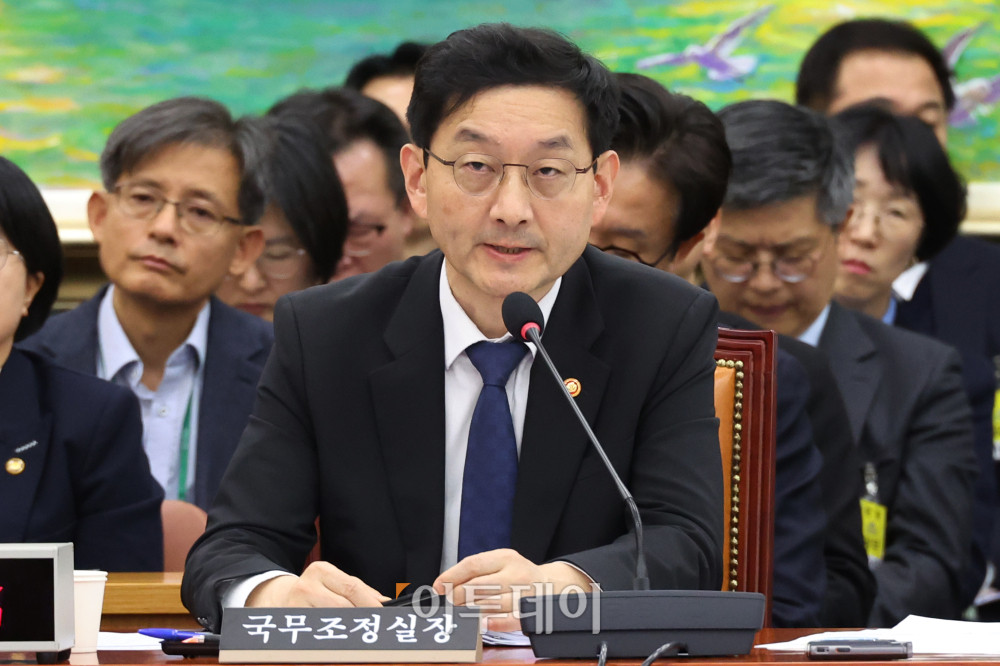 ▲윤창렬 국무조정실장이 28일 서울 여의도 국회 정무위원회에서 열린 종합감사에서 의원 질의에 답하고 있다. 고이란 기자 photoeran@