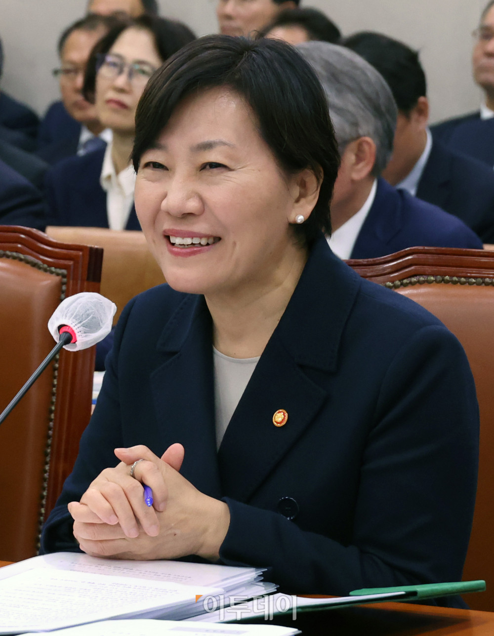 ▲송미령 농림축산식품부 장관이 28일 서울 여의도 국회 농림축산식품해양수산위원회에서 열린 종합감사에서 의원 질의에 답하고 있다. 고이란 기자 photoeran@