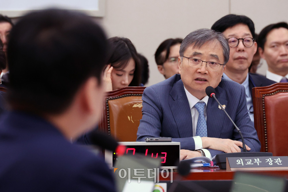 ▲조현 외교부 장관이 28일 서울 여의도 국회 외교통일위원회에서 열린 종합감사에서 의원 질의에 답하고 있다. 고이란 기자 photoeran@