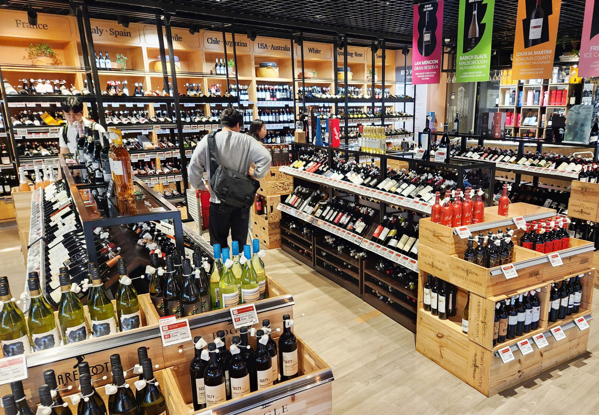 ▲롯데마트 내부 주류코너 전경 (사진제=롯데쇼핑)