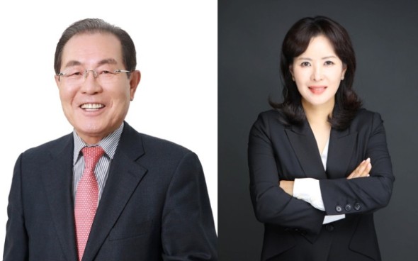 ▲윤동한 콜마그룹 회장(왼쪽), 딸 윤여원 콜마비앤에이치 사회공헌담당 대표 (사진제공=콜마그룹)