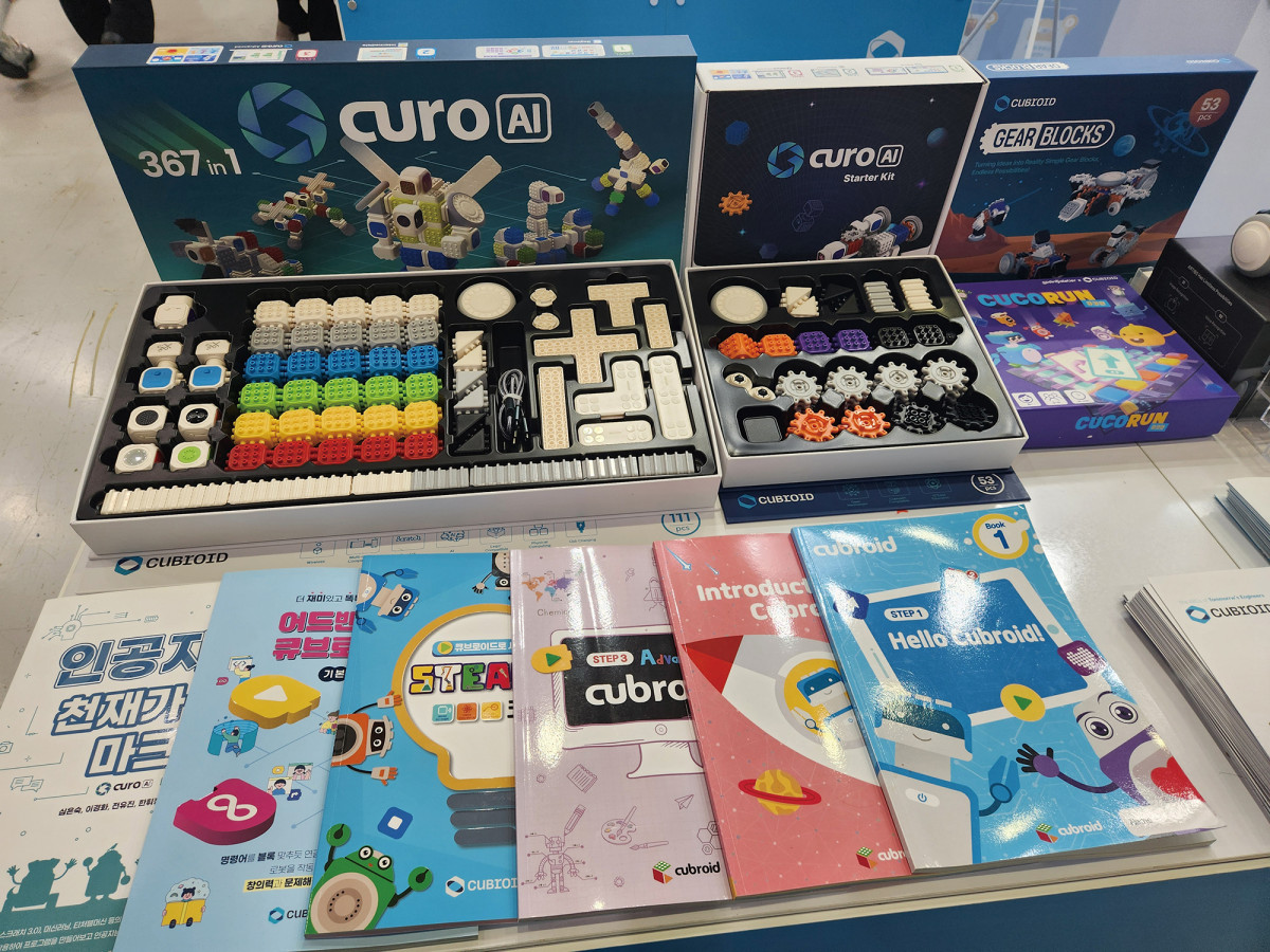 ▲큐브로이드의 블록형 코딩 교구 ‘CURO AI’. (큐브로이드)