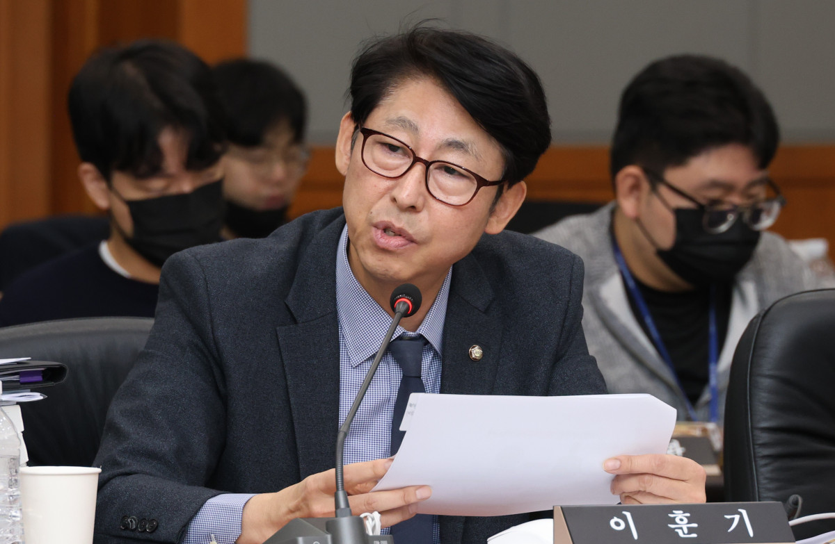 ▲24일 대전 한국전자통신연구원(ETRI)에서 열린 과학기술정보방송통신위원회 국정감사에서 더불어민주당 이훈기 의원이 질의하고 있다. 2025.10.24 (연합뉴스)