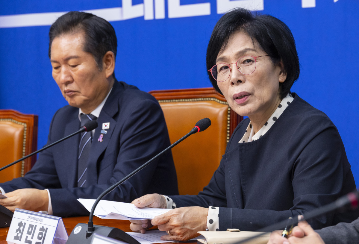 ▲더불어민주당 언론개혁특별위원회 최민희 위원장이 20일 국회 언론개혁특위 허위 조작정보 근절안을 발표하고 있다. (연합뉴스)