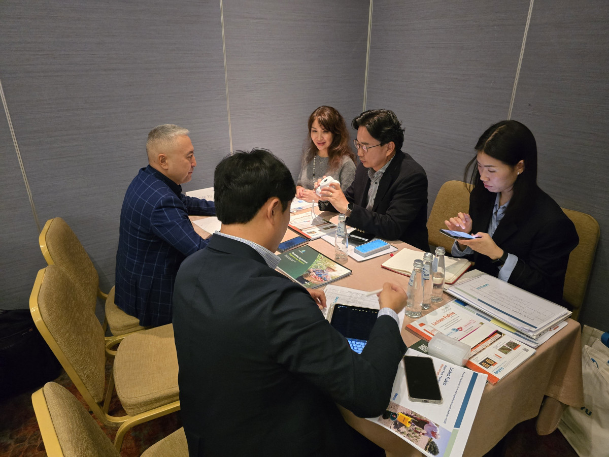 ▲28일 카자흐스탄 알마티에서 우리 농산업체가 카자흐스탄 바이어들과 상담을 진행하고 있다. (사진제공=한국농업기술진흥원)