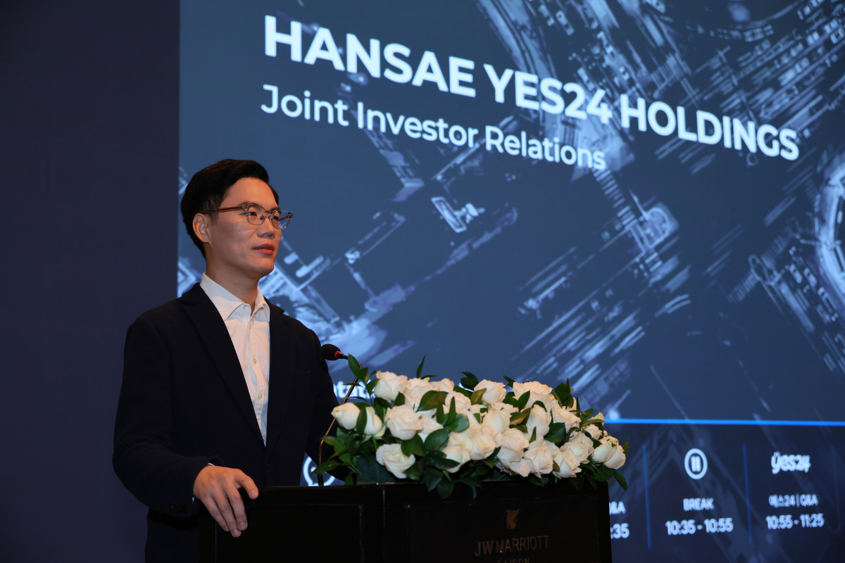 ▲김석환 한세예스24홀딩스 부회장이 29일(현지 시간) 베트남 호찌민에서 열린 기업설명회에서 회사 성장 전략에 대해 설명하고 있다. (사진제공=한세예스24홀딩스 )